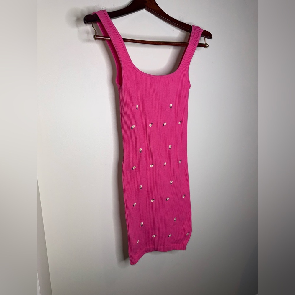 Zara Ribbed Floral Embroidery Seamless Dress - Picture 6 of 6